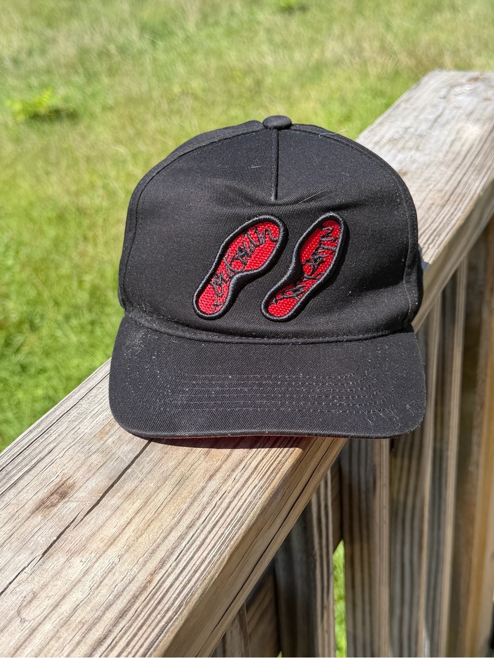 Xclusive Caps El Virus Nunca Muere Black Red Snapback